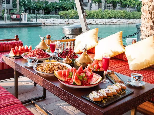 فضای زیبا و غذاهای رستوران انار