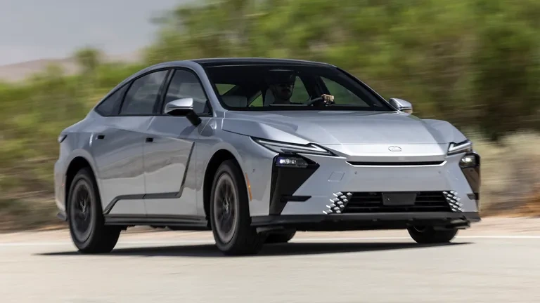 قیمت لکسوس ES 350h در دبی چقدره؟