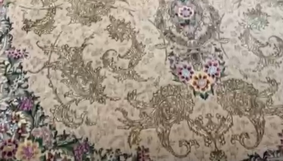 فرش ایرانی ابریشم در حد نو سه ماه است خریداری شده — 2