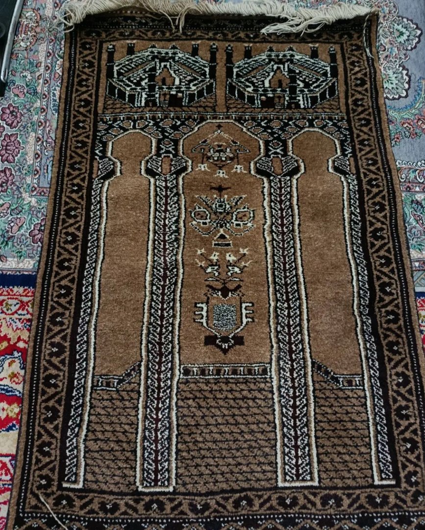 سجادة صلاة تركمانية مصنوعة يدويًا — 3