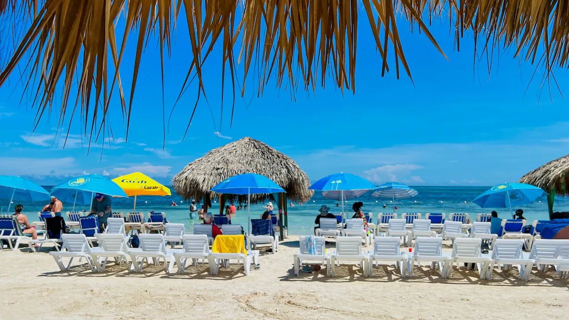 ساحل بلوواترز (Bluewaters Beach Clubs)