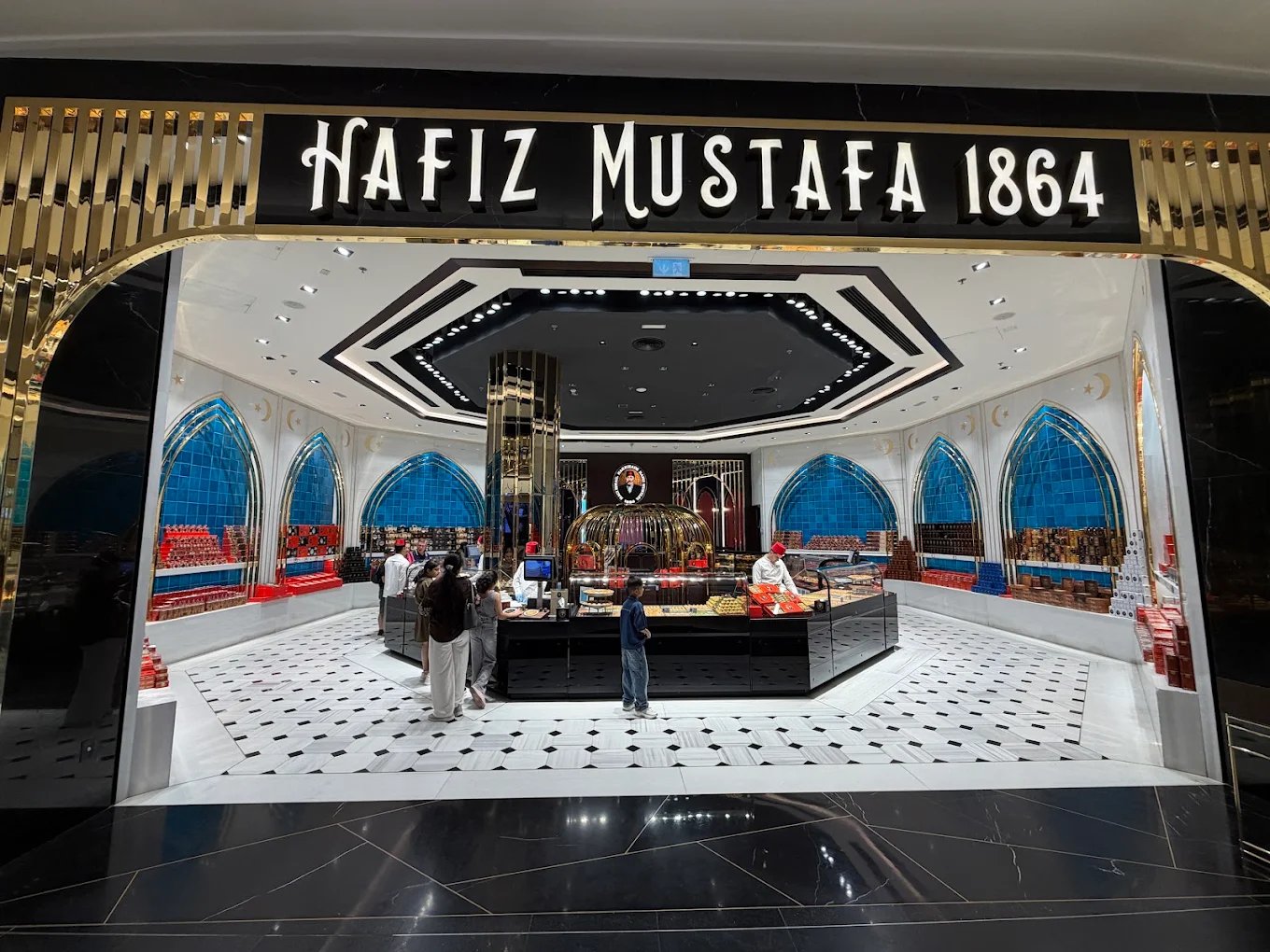 Hafiz Mustafa 1864 Dubai Mall - 5