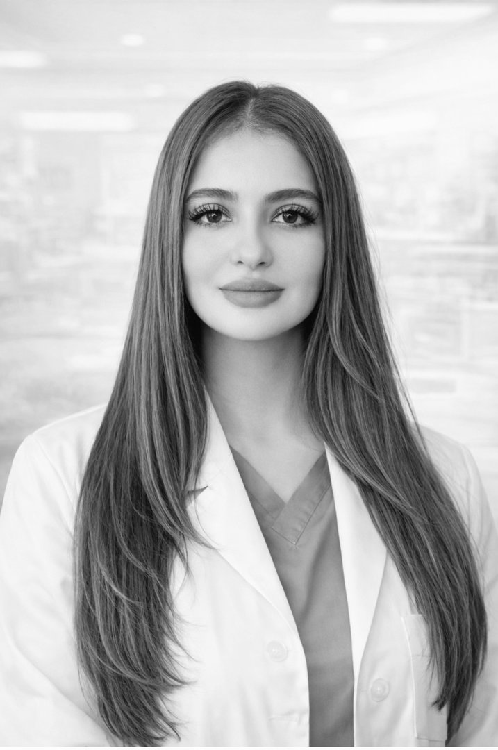 دکتر نیکتا قانع راد- جراح دندانپزشک