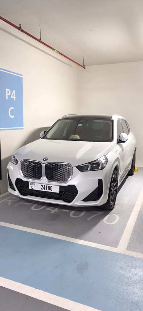 BMW ix1 2025