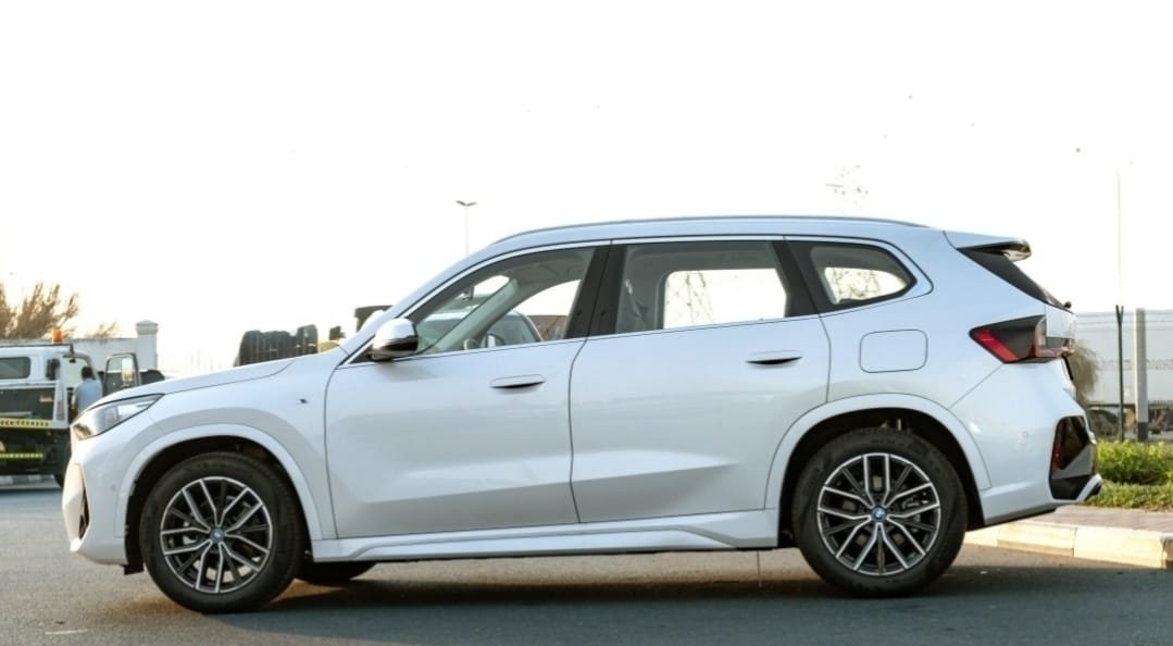 BMW ix1 2025