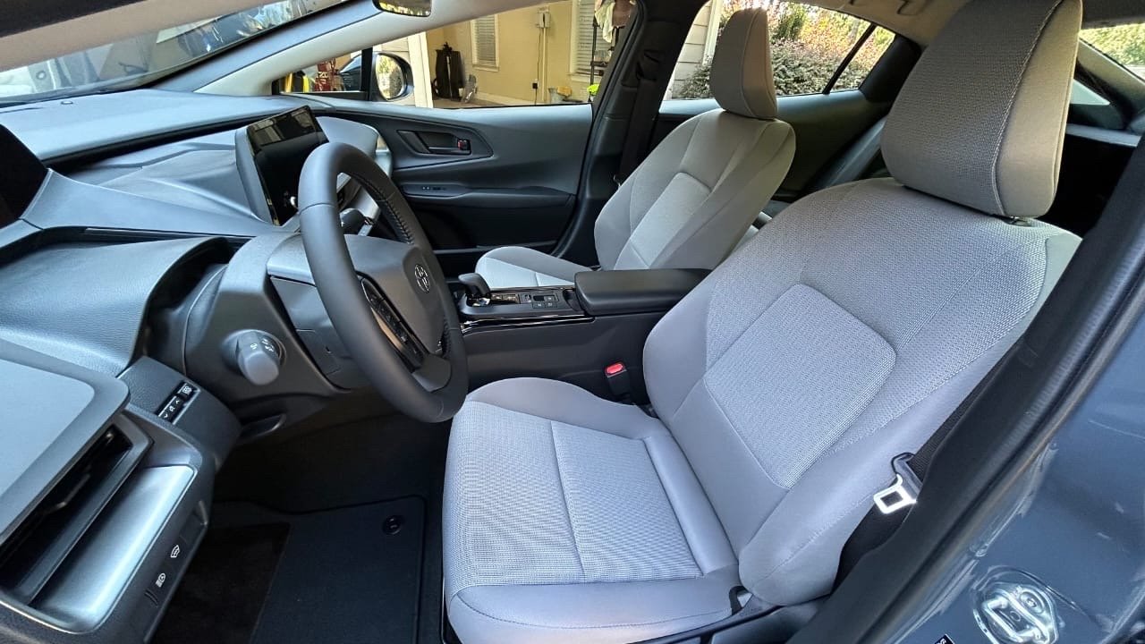 TOYOTA PRIUS 2025 — 4