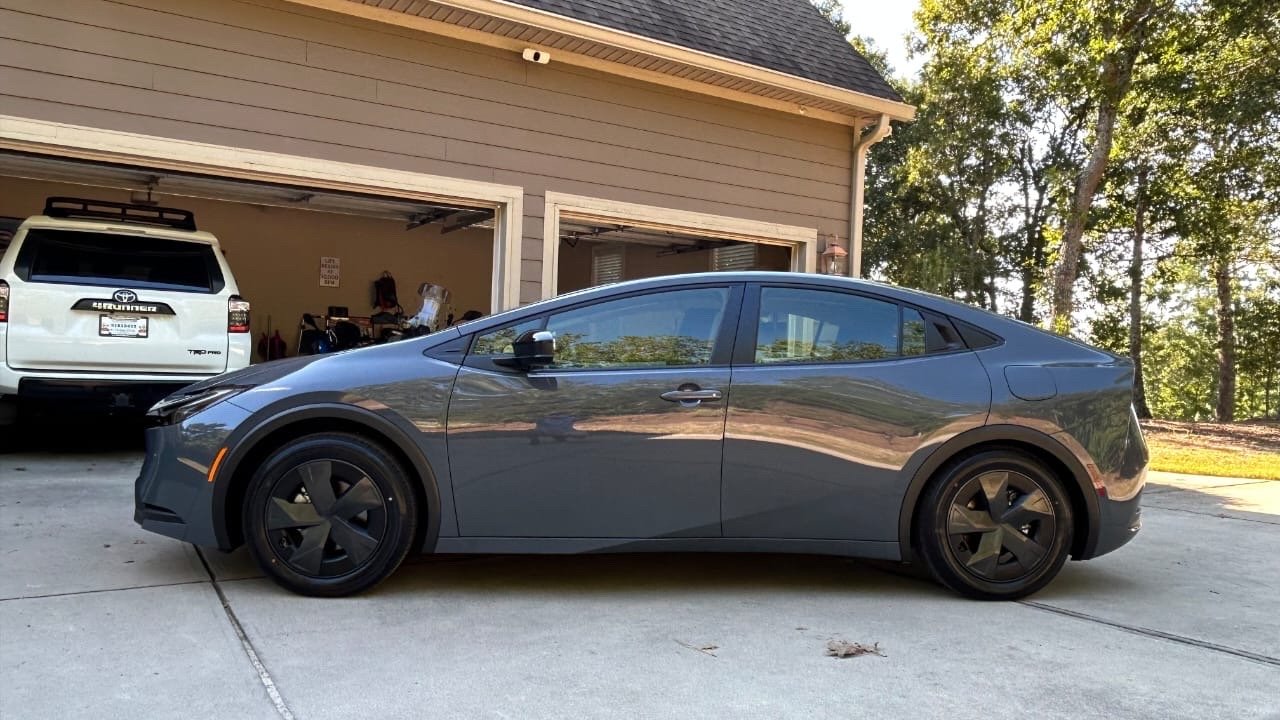 TOYOTA PRIUS 2025 — 3