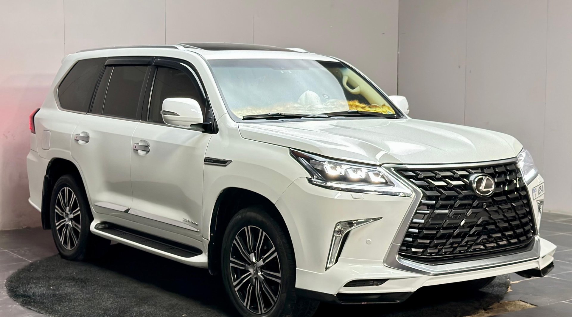 Toyota lexus lx570 مدل 2012