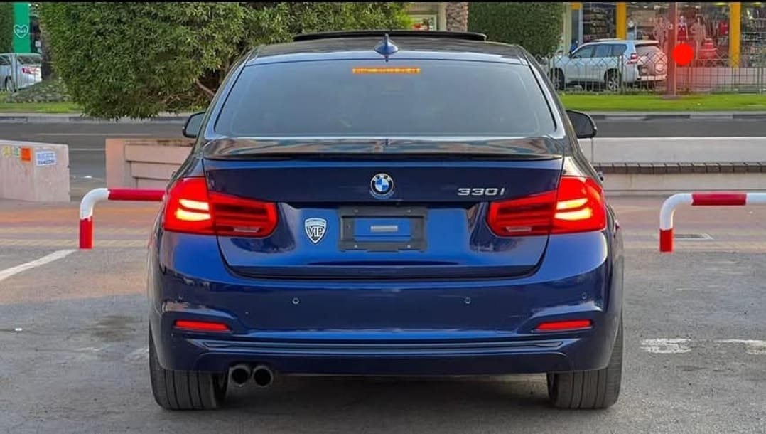بی ام دبليو سپورت 330i