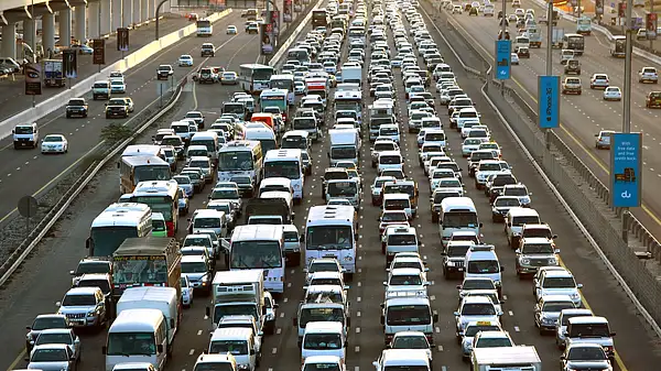 اختلال GPS در دبی و ابوظبی؛ کارشناسان به راننده ها هشدار دادند وسط جاده توقف نکنند
