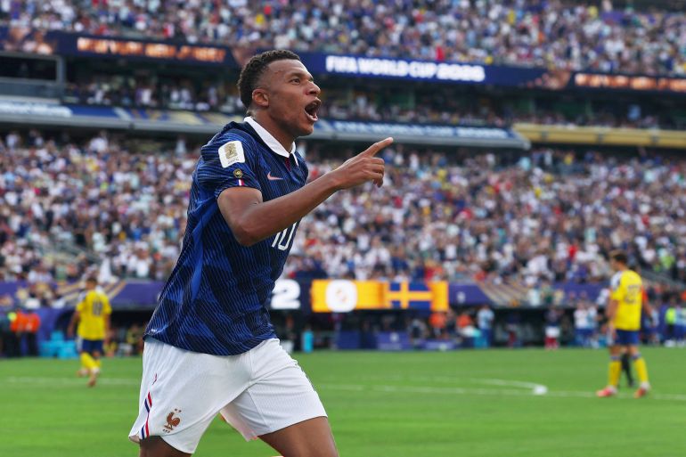 Mbappe surpasses Ronaldo with 19 goals and is only 1 goal away from Messi