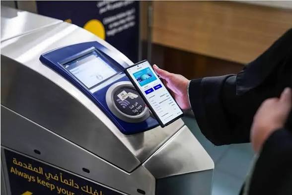 خداحافظی با نول کارت به شکل فعلی؛ دبی پرداخت حمل و نقل را کاملا دیجیتال می‌کند