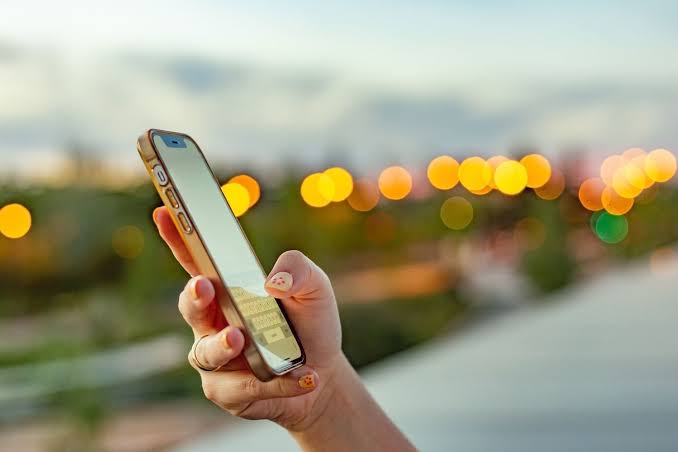 When the mobile signal is cut off, the satellite comes into play!