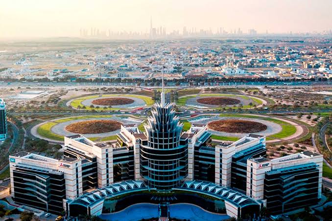 سائقو سيليكون أواسيس سيدفعون الآن حتى 6 دراهم مقابل الوقوف